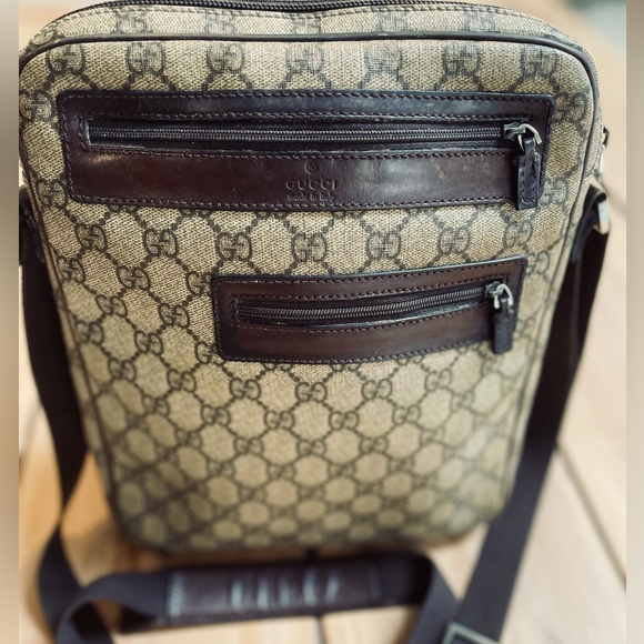 Gucci Handbags - Authentic Gucci Crossbody/Messenger